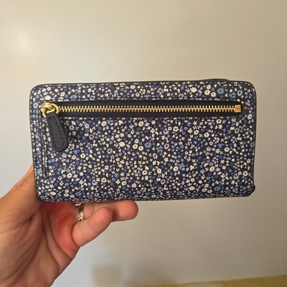 Michael Kors Blue White Daisy Floral Zipper Cell Phone Wallet - Picture 9 of 13